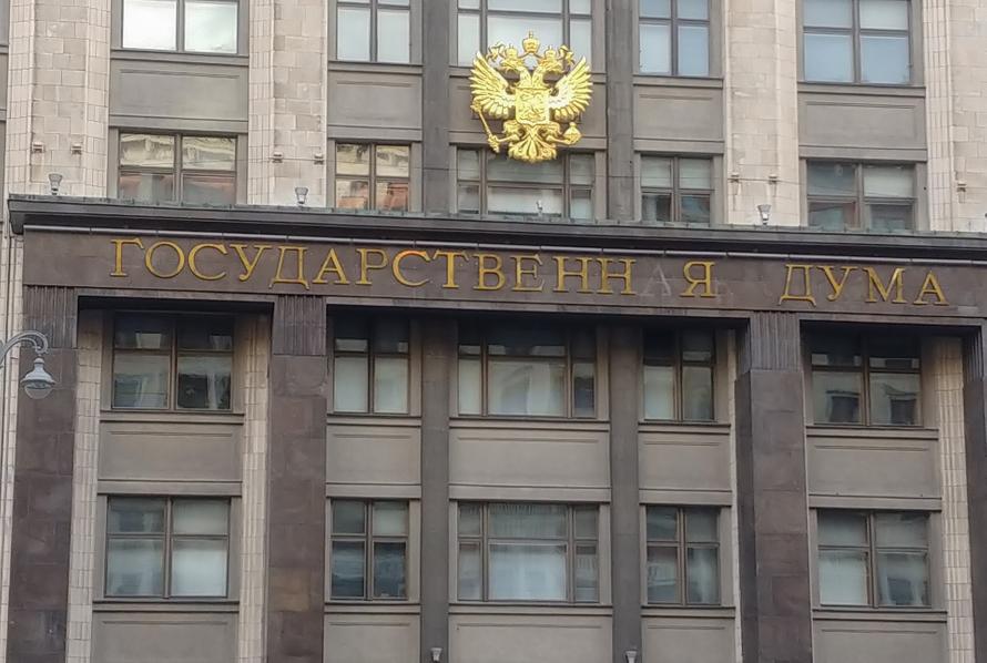 Россиян решили защитить от «бабушкиной схемы» при покупке квартир. Что придумали депутаты