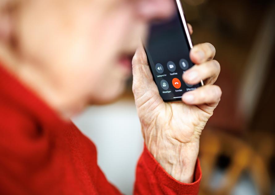 К каждому свой подход. В МВД раскрыли, как аферисты обманывают россиян разного возраста