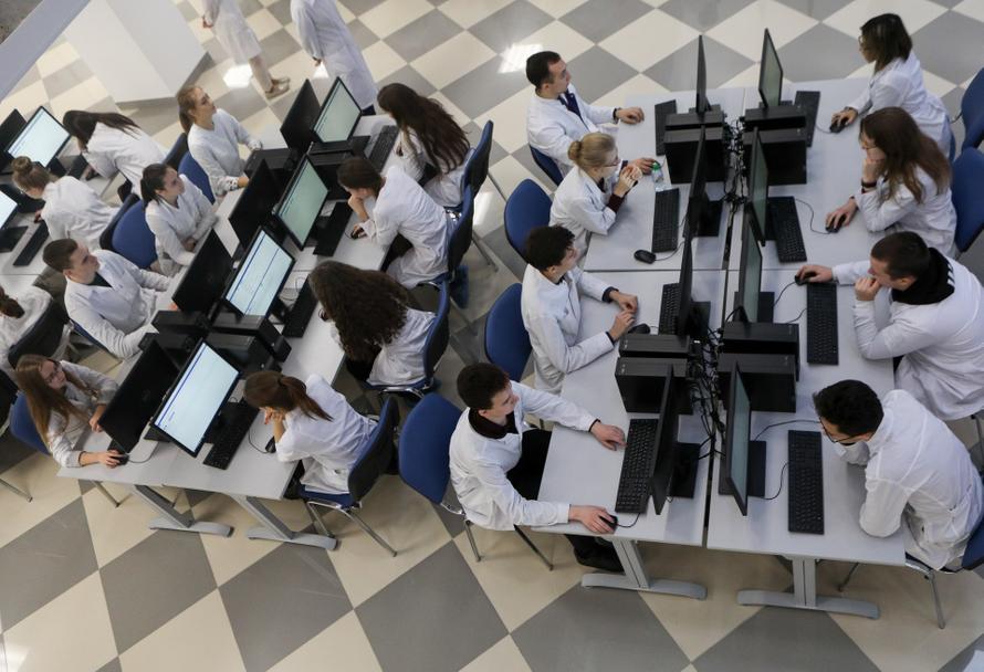 Не только три года: СМИ узнали сроки обязательной работы для выпускников медвузов