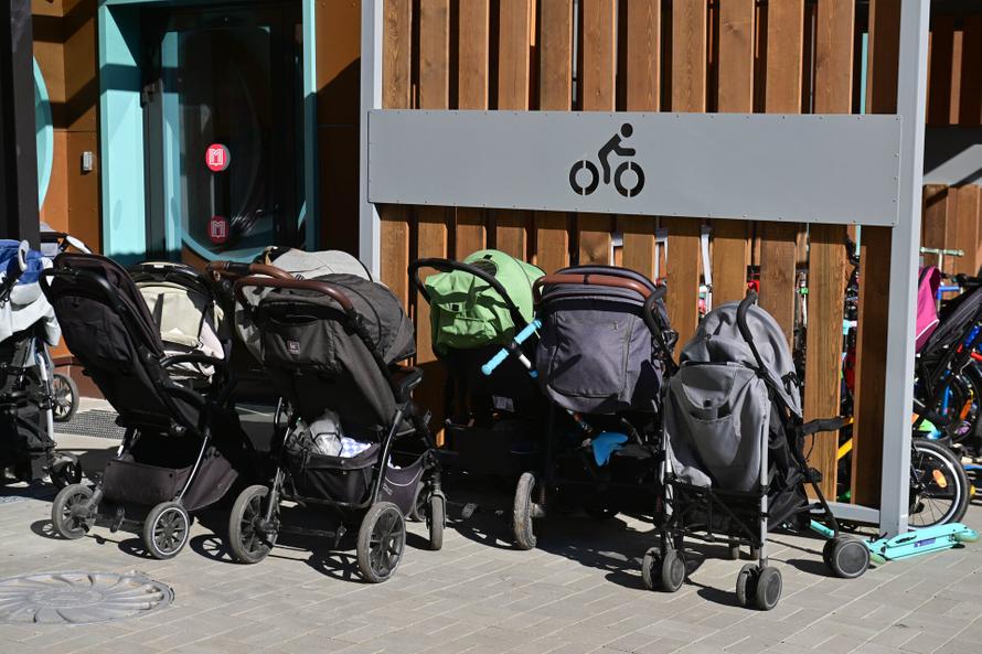 Пособие по уходу за ребёнком предложили повысить в два раза. Подробности