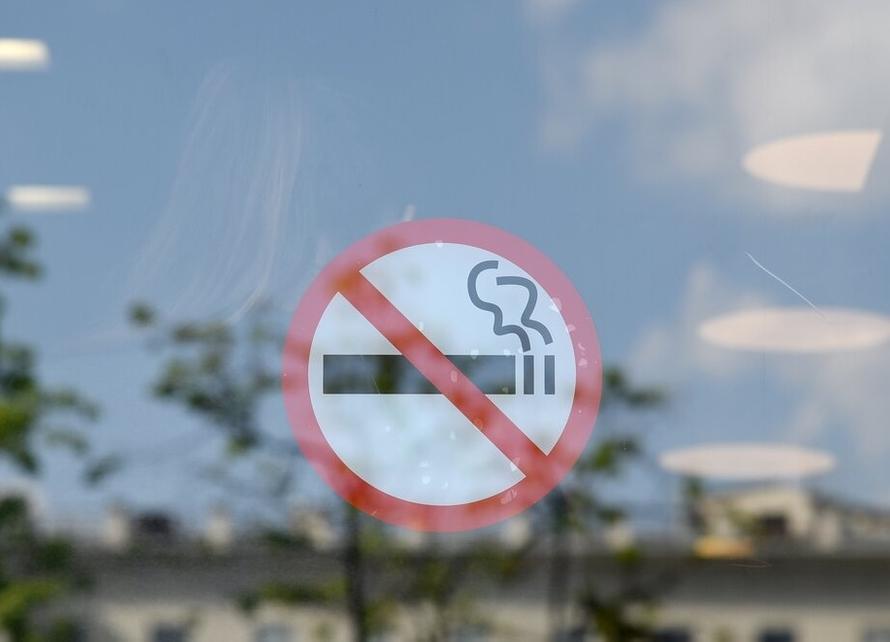 За курение в квартире могут оштрафовать: в каком случае и на сколько