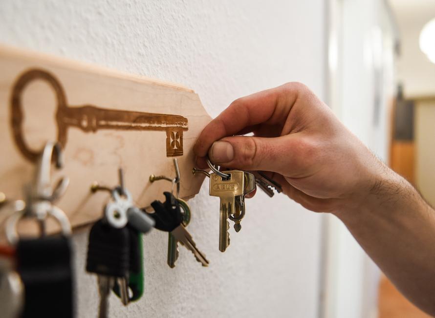 Россиянка продала квартиру двум разным людям и заявила о мошенничестве. Подробности