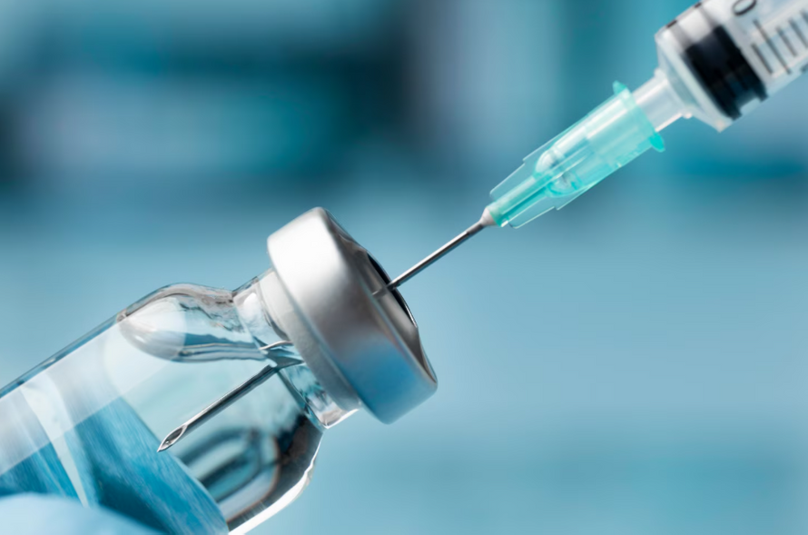 В России работают сразу над тремя вакцинами от туберкулёза. Что о них говорит Минздрав