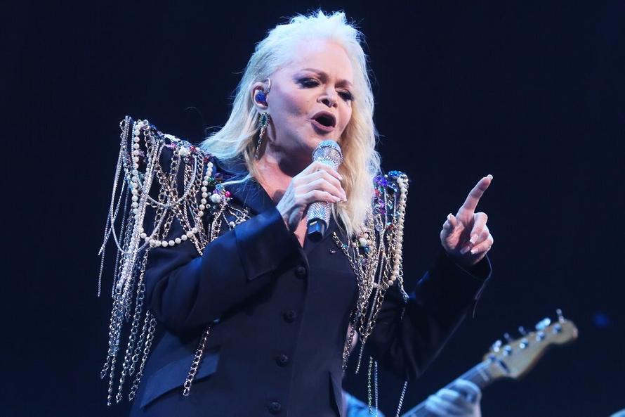 От переноса даты до потери миллионов: всплыли новые подробности квартирной сделки Долиной и Лурье