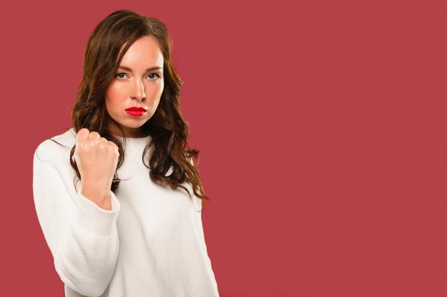 Француженки пишут анонимные доносы на украинских беженок из-за «отбитых» мужей. Что происходит