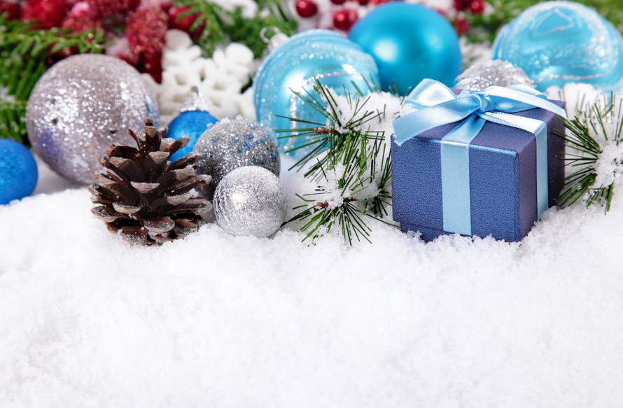 Новогодние подарки выросли в цене. Во сколько россиянам обойдутся конфеты и игрушки