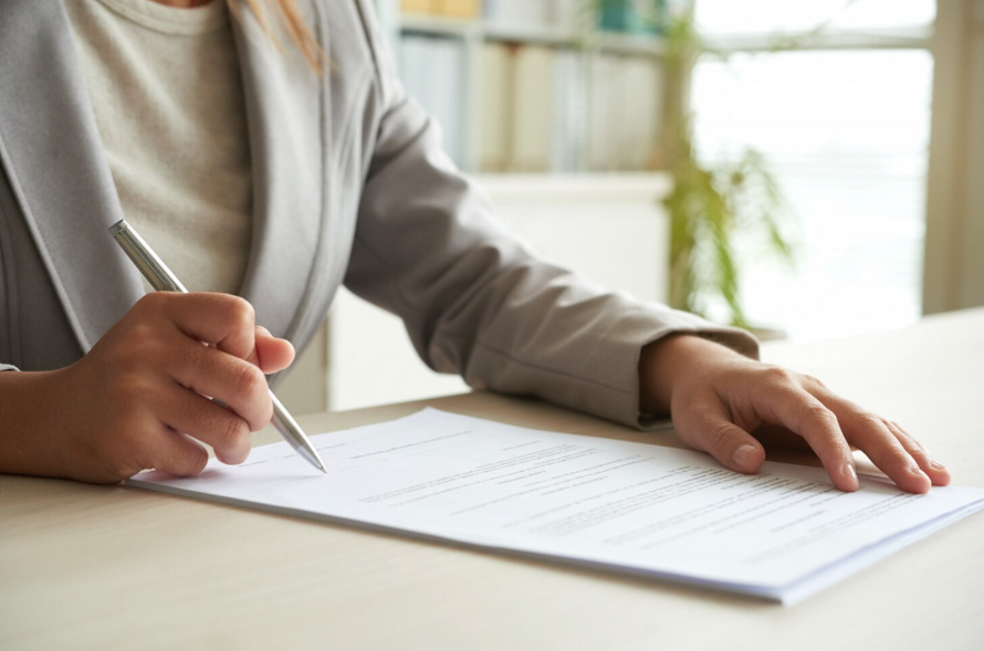 Подделку справок об опасных болезнях могут внести в УК РФ. О каких недугах идёт речь