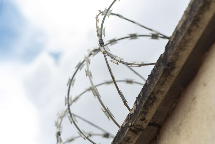 В России начнут сажать экс-зэков на 20 лет в случае дезертирства. Подробности