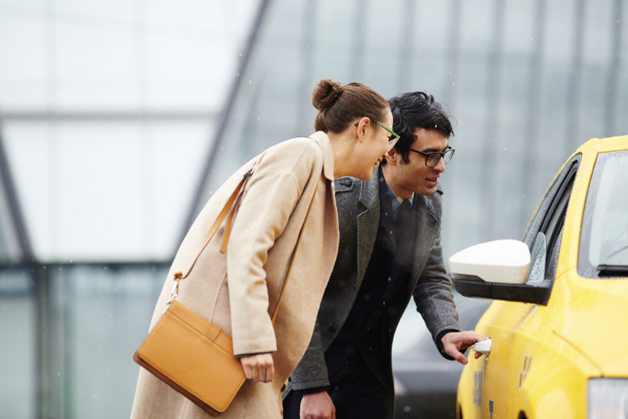 Самозанятым таксистам хотят разрешить работать на иномарках. Но не всем