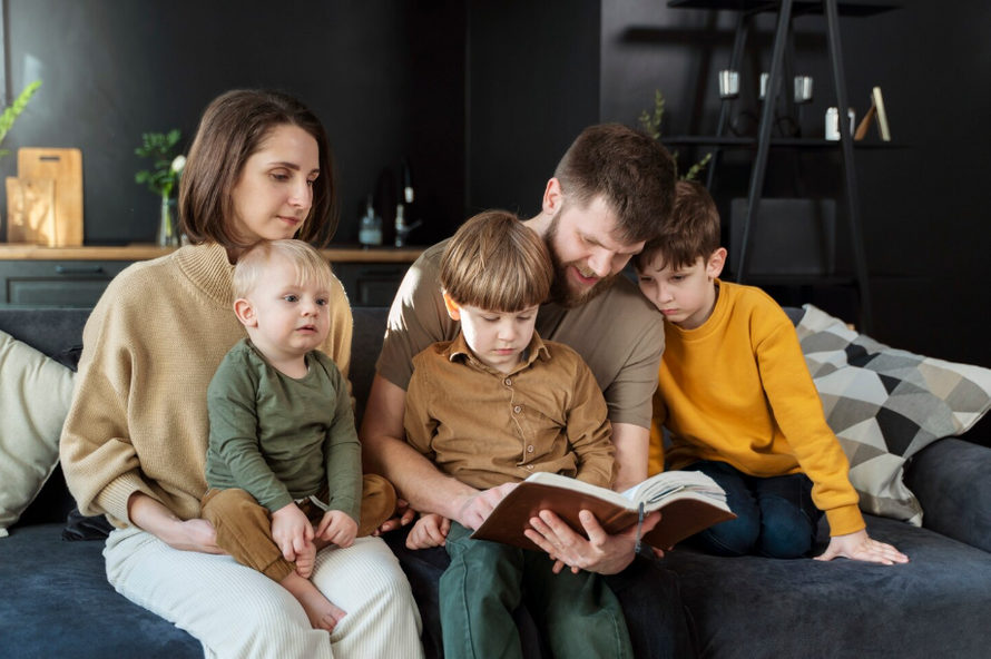 В России заявили, что получать пособие на детей должно больше семей. Про кого идёт речь