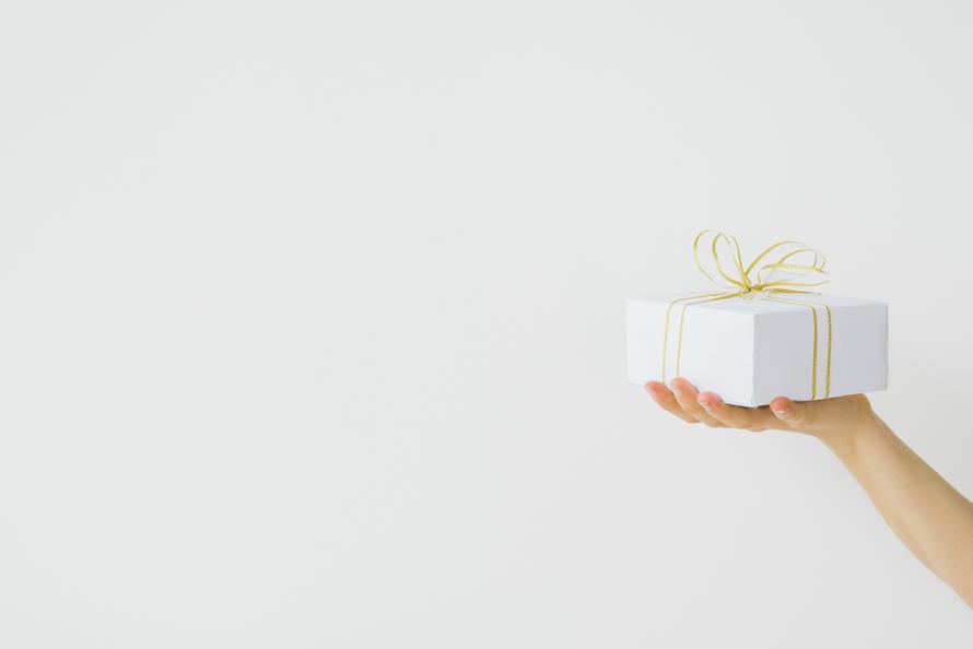 Корпоративные поздравления. Россиян предупредили о новой схеме мошенников с доставкой подарков