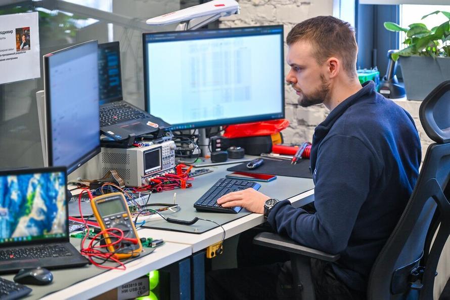 «Давно пора». Россиянам посоветовали работать шесть дней в неделю