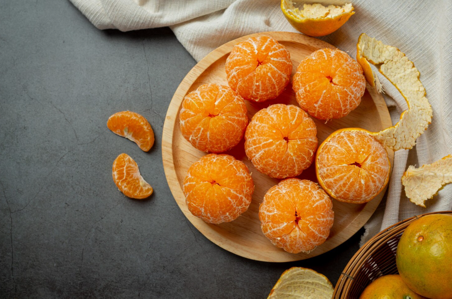 В России к Новому году резко подешевели мандарины. Что произошло