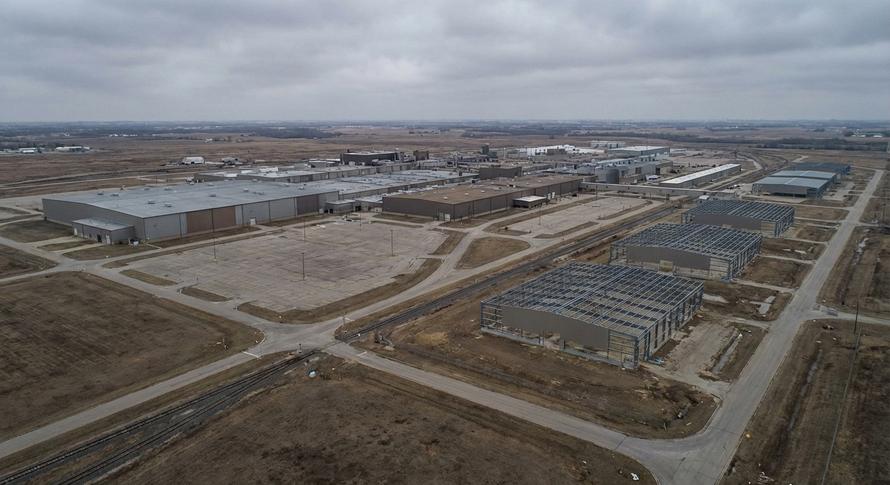 АвтоВАЗ урезал план продаж на 15%. Но и его не выполняет