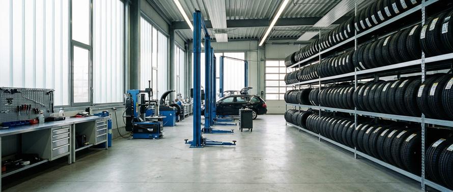 Шиномонтаж подорожает на 15%. Почему автовладельцам придётся платить больше