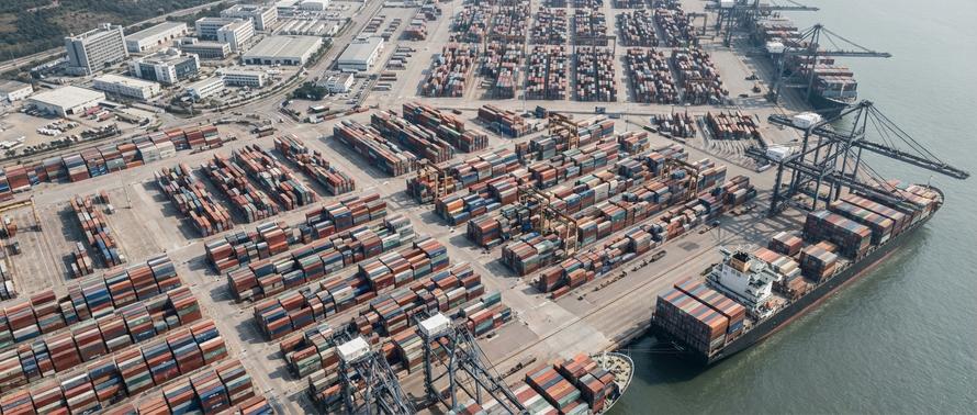 Трамп ввёл новую пошлину в 10% на весь импорт. Верховный суд назвал его предыдущие тарифы незаконными