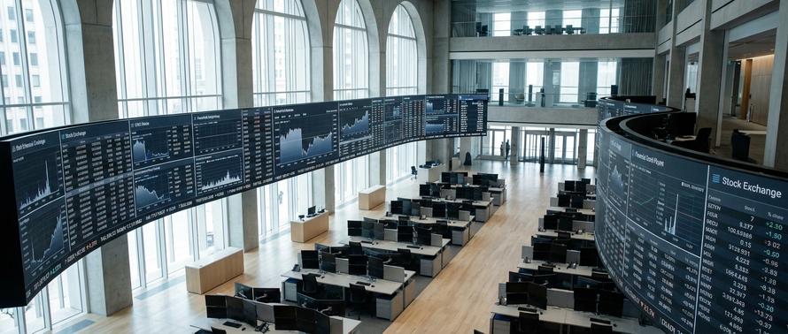 Индекс Мосбиржи обвалился до 2800 пунктов после заявления Трампа. Что произошло с нефтью