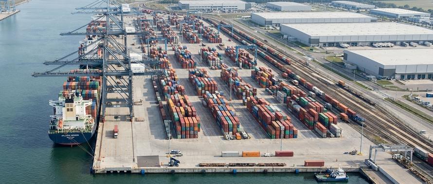 «Росатом» и DP World создают совместное предприятие. Туда войдёт транспортная группа FESCO