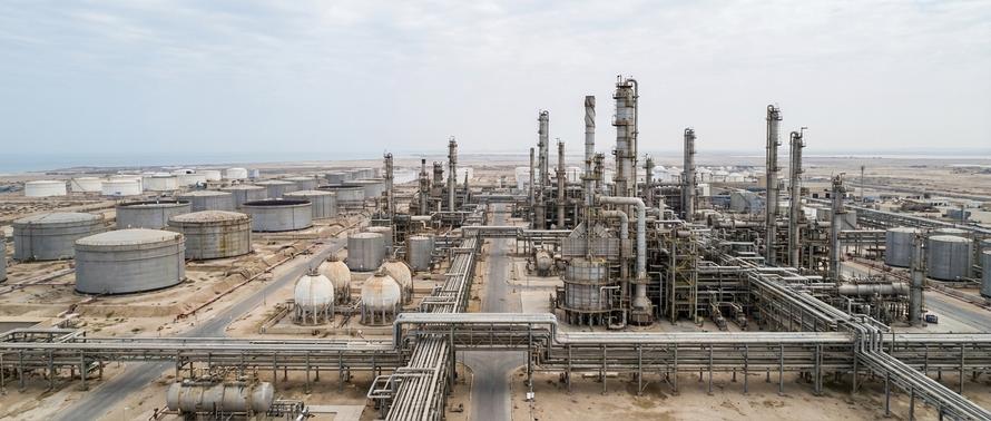 Россия прекратит экспорт нефти в страны, поддерживающие ценовой потолок. Что известно об условиях