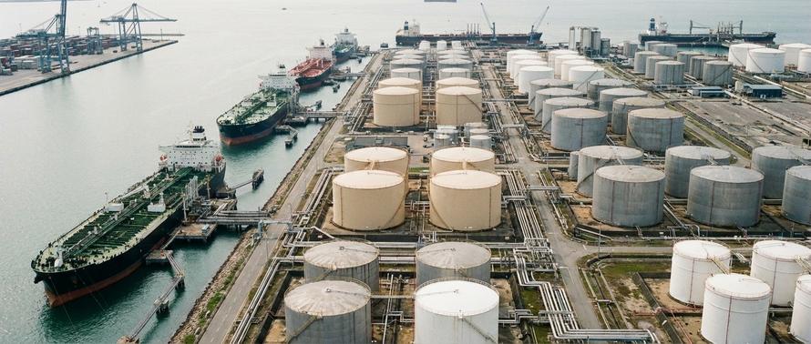 Россия отказывается продавать нефть странам с ценовыми ограничениями. Кто теперь главный покупатель