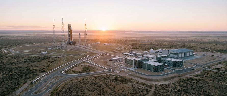 NASA запустило обратный отсчёт до старта первой за 50 лет пилотируемой миссии к Луне. Когда состоится запуск