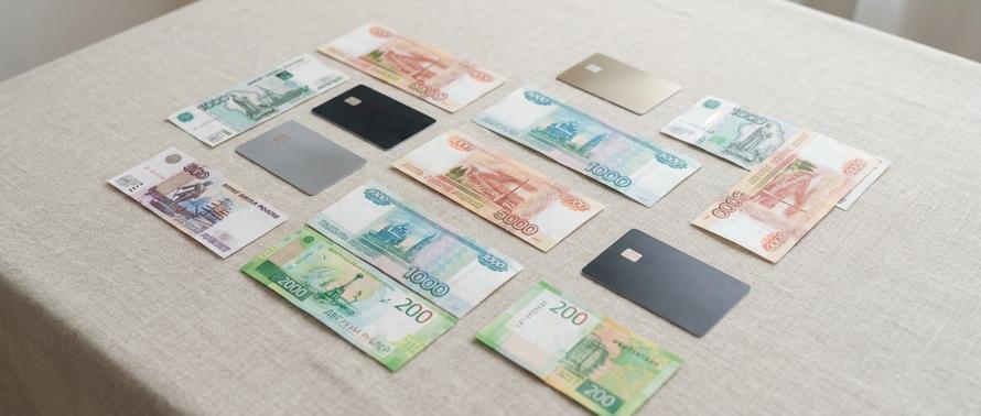 ЦБ успокоил: наличные и карты останутся в России минимум на пять лет. Что может измениться