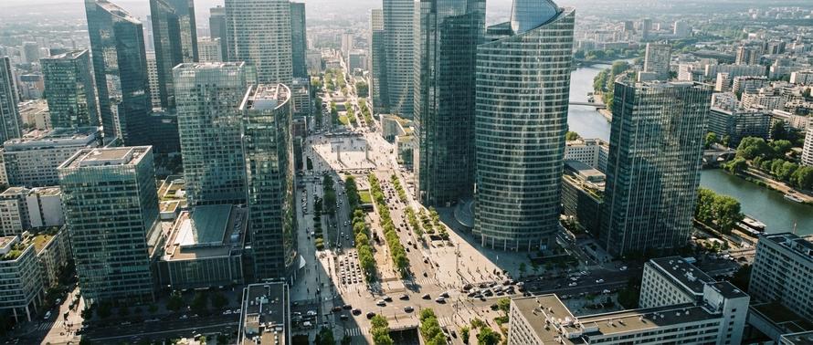 Медианная зарплата в вакансиях достигла 86 тысяч рублей. Кто получил самую большую прибавку