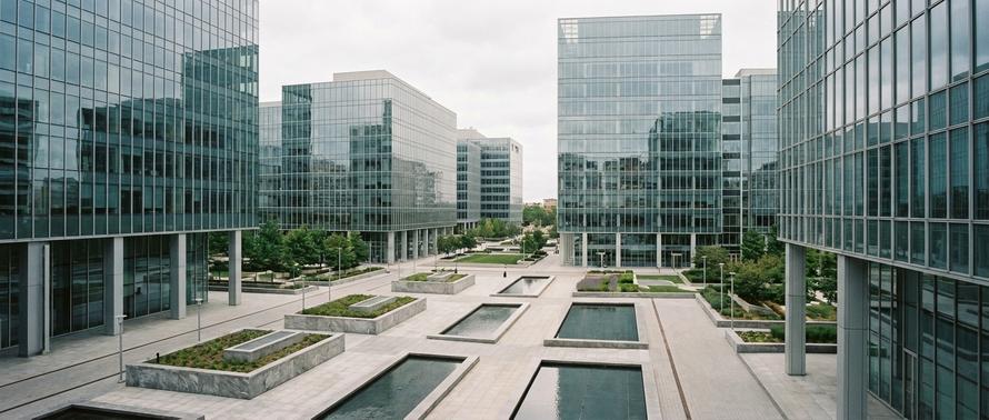 Раiffайзенбанк не могут продать. Главу набсовета это измотало