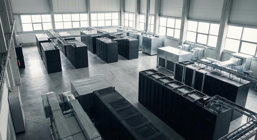 Майнеры по всему миру массово переходят на ИИ вместо биткоина. Почему в России их хотят запретить