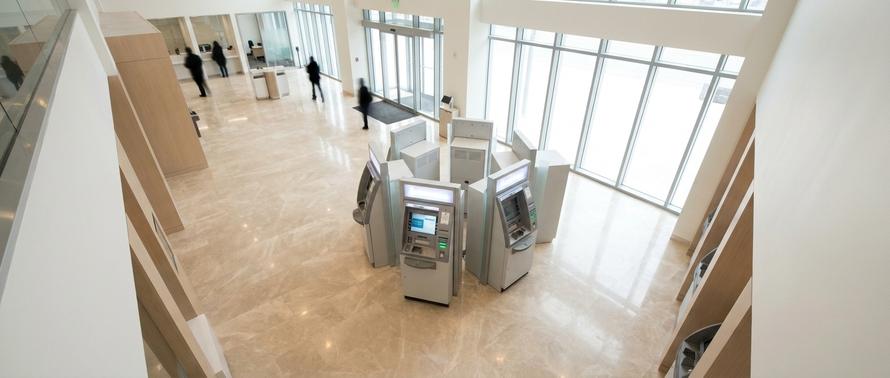 Минфин ограничит внесение наличных в банкоматы. Сколько можно будет положить на счёт