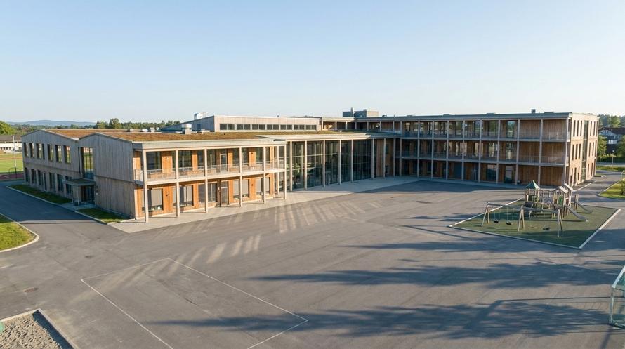 Минпросвещения отказалось продлевать учебный год в школах. Какая инициатива не понравилась ведомству