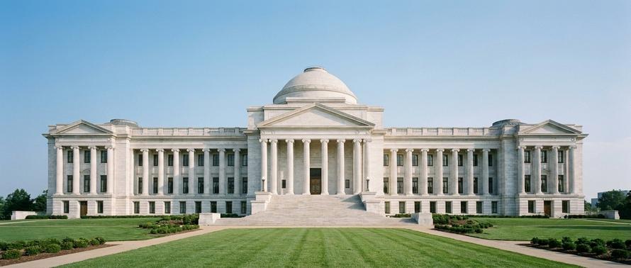 Комитет Сената США одобрил Кевина Уорша на пост главы ФРС. Теперь его ждёт финальное голосование