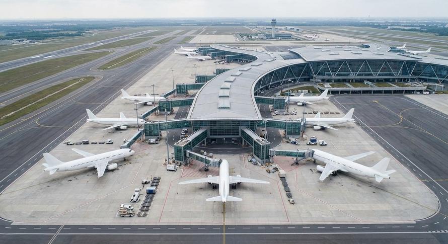 Прибыль российских авиакомпаний рухнула почти вдвое. Почему денежный поток ушёл в минус